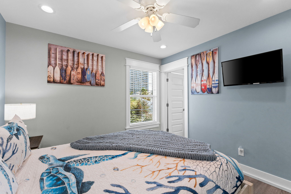 3rd floor queen with full private bath