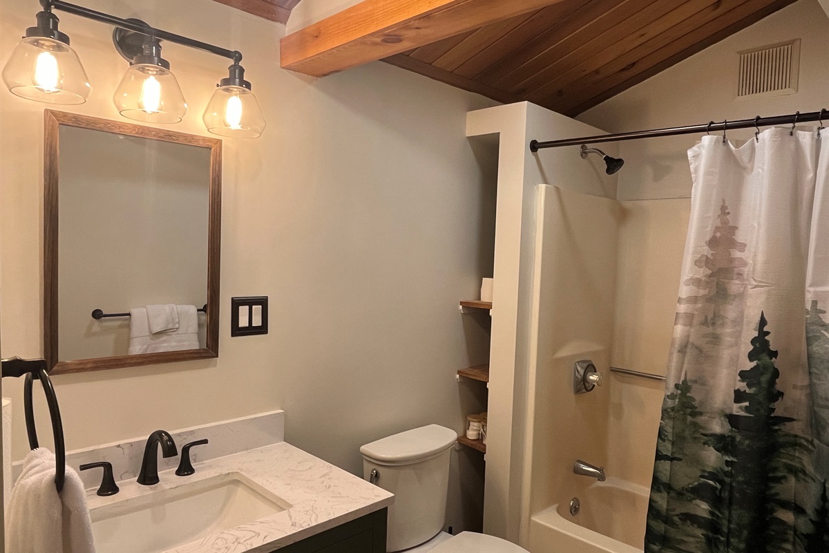 Ensuite bathroom in 2nd floor King bedroom