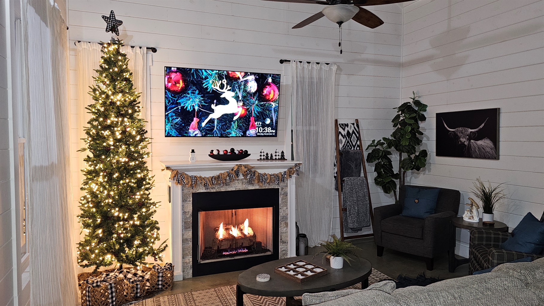 Have a Merry Christmas at Bella Luna!