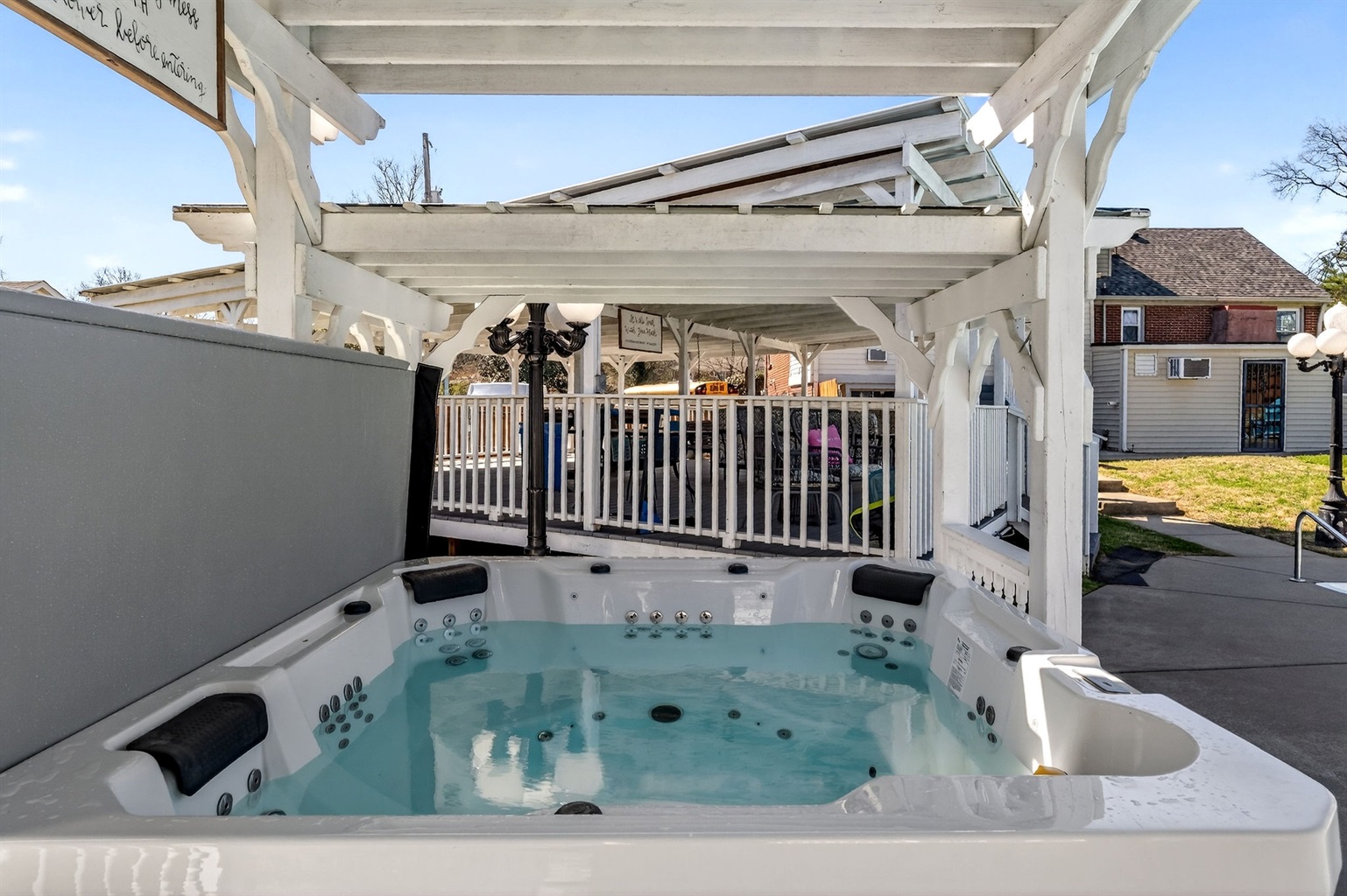 New hot tub! Seating for 7!