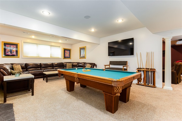 The Irish Grand | 4BR Home | 0.5 Mi to Campus | Sleeps 20, photo 4
