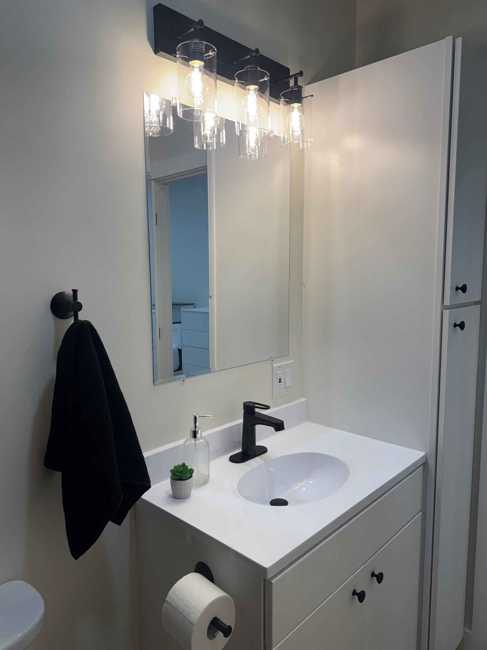 Bathroom with tub/shower