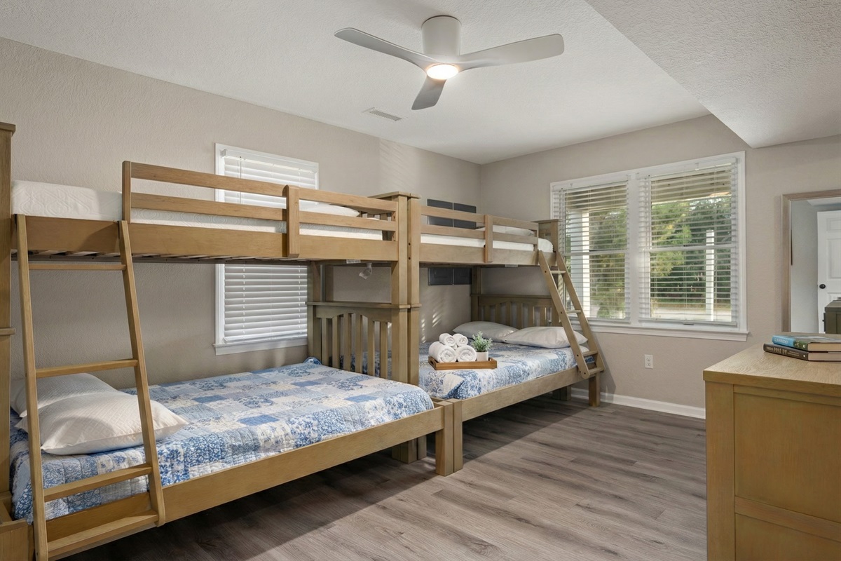 BL Bedroom 6: Kids Cove - Fun and functional bunk room, perfect for kids or groups traveling together.