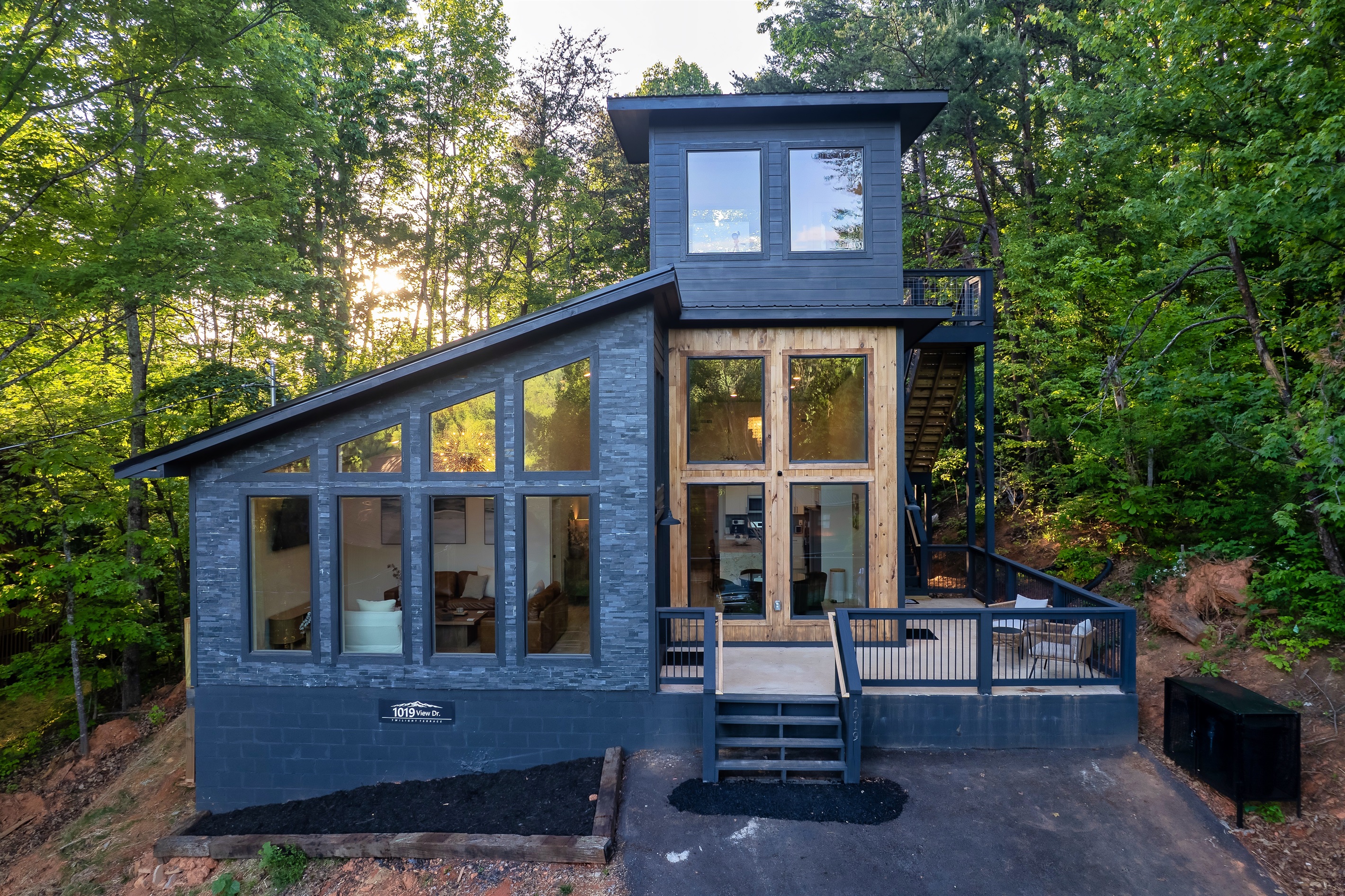 Convenient location in the middle of it all between Gatlinburg and Pigeon Forge