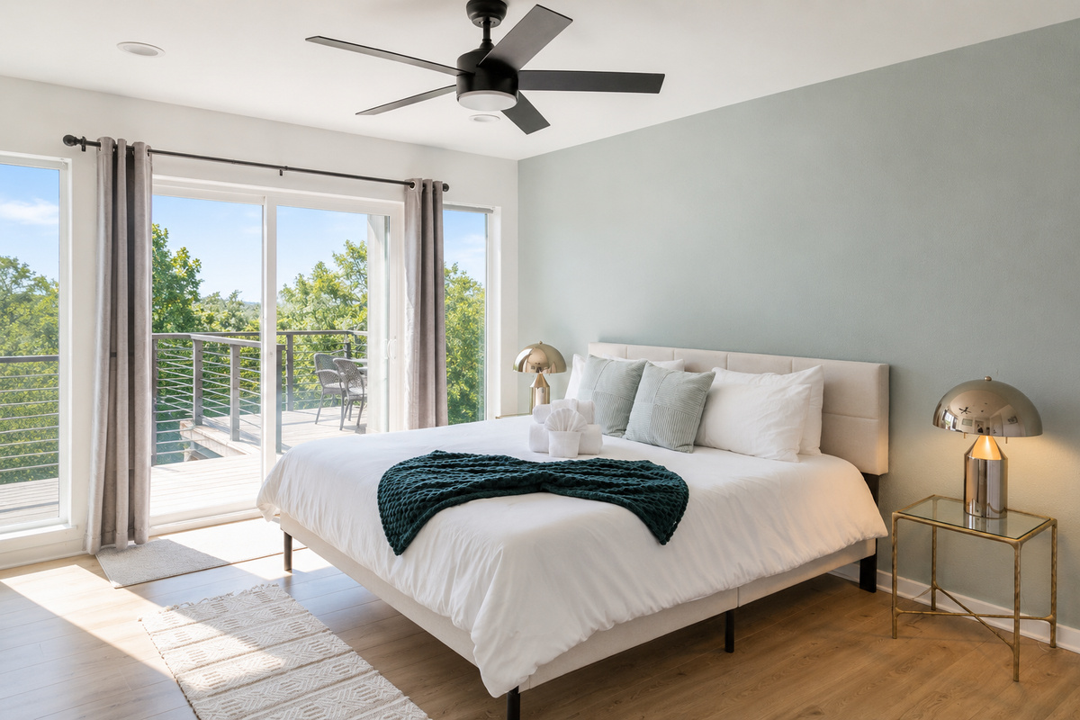 King suite featuring private balcony access and ensuite bathroom.