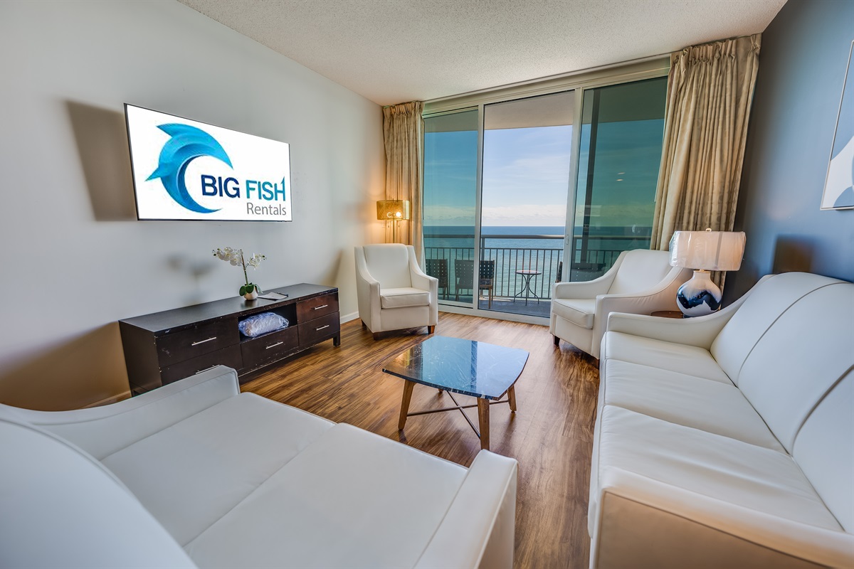 Living Room with Stunning Views🌊☀️
