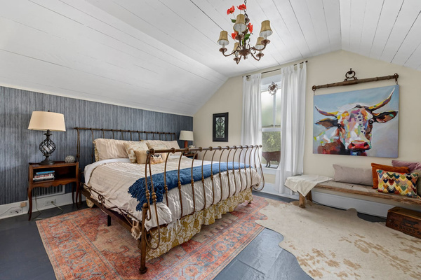 The cheekily named “Brown Chicken Brown Cow” bedroom honors Heritage House’s original dairy-farming family. Along with its vintage iron bed and views of the private porch and side yard, it includes a fold-down desk for mixing a little work with wellness.