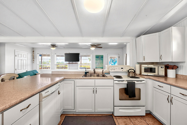 Kitchen with all appliances