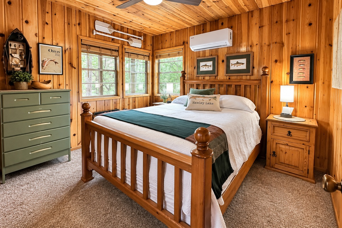 Cozy Queen Bed on main level