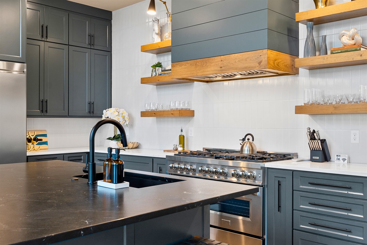 Step into our modern and fully-equipped kitchen, designed for both culinary enthusiasts and casual cooks alike.