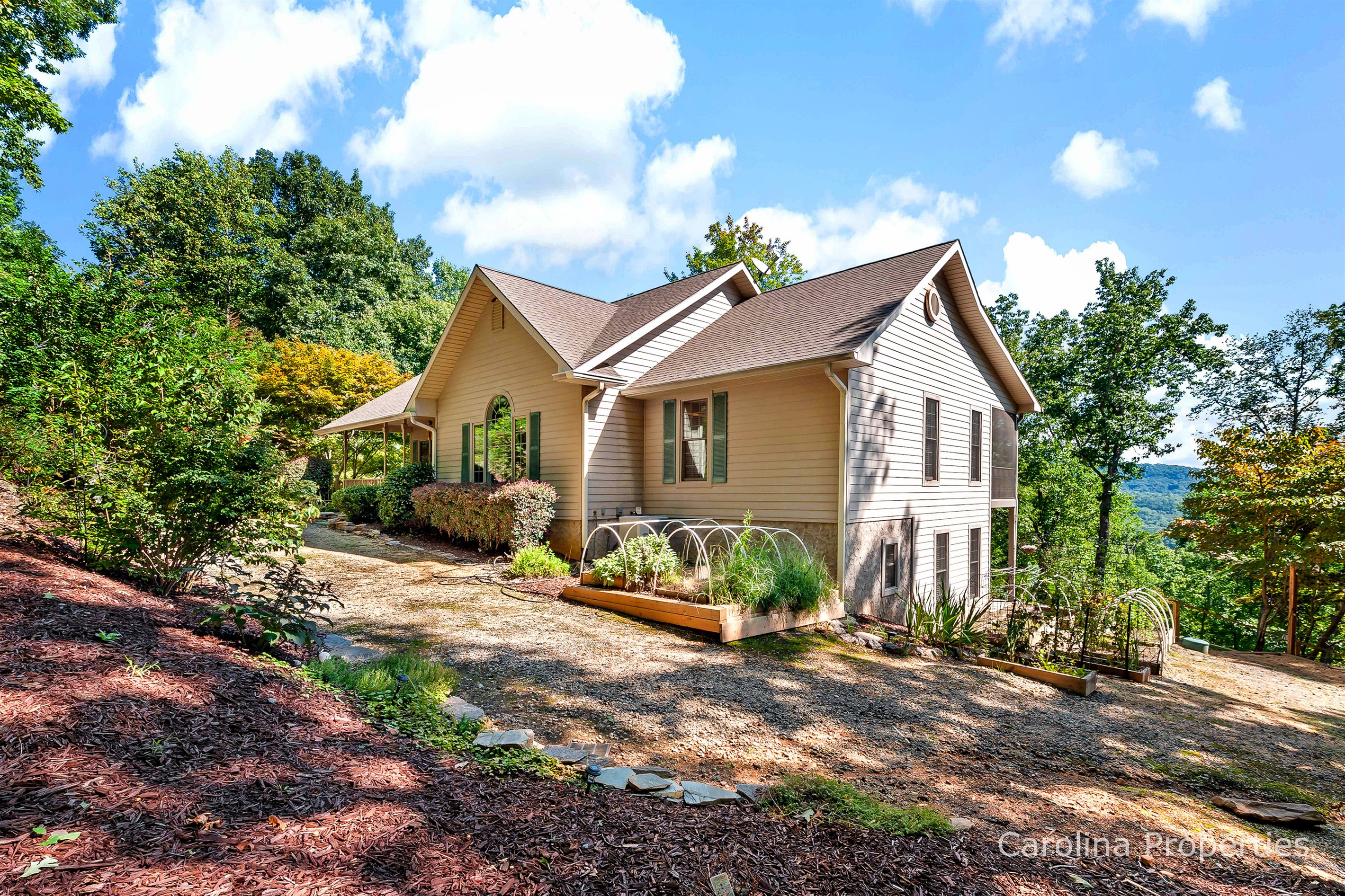 The Butterfly House by Carolina Properties - Pet Friendly, Fire Pit, Resort.