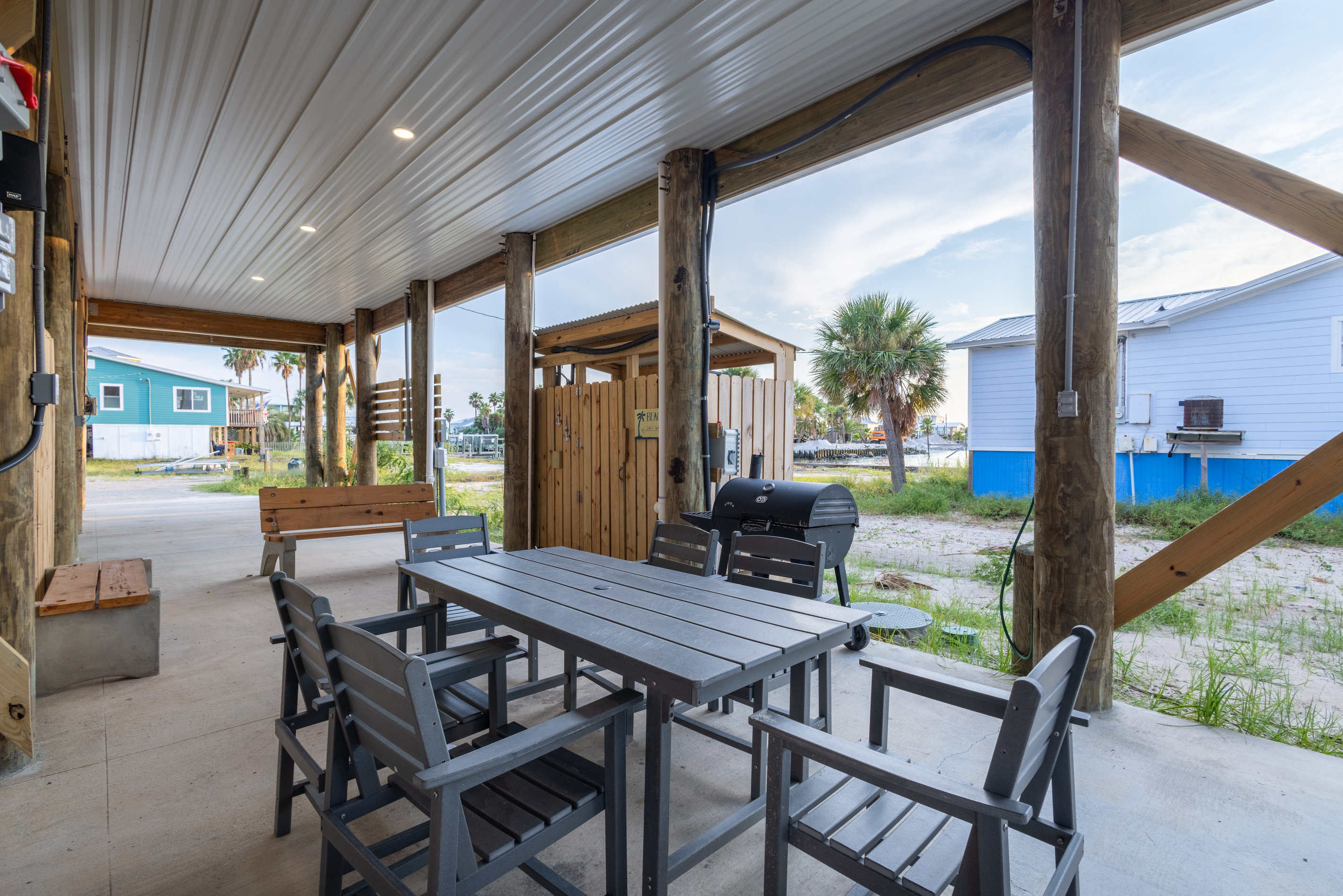 Outdoor dining seats 6