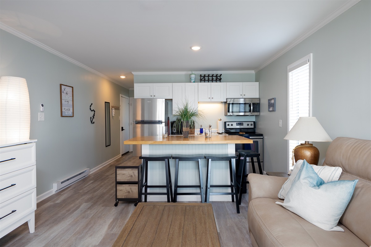 Dining area with seating for 4