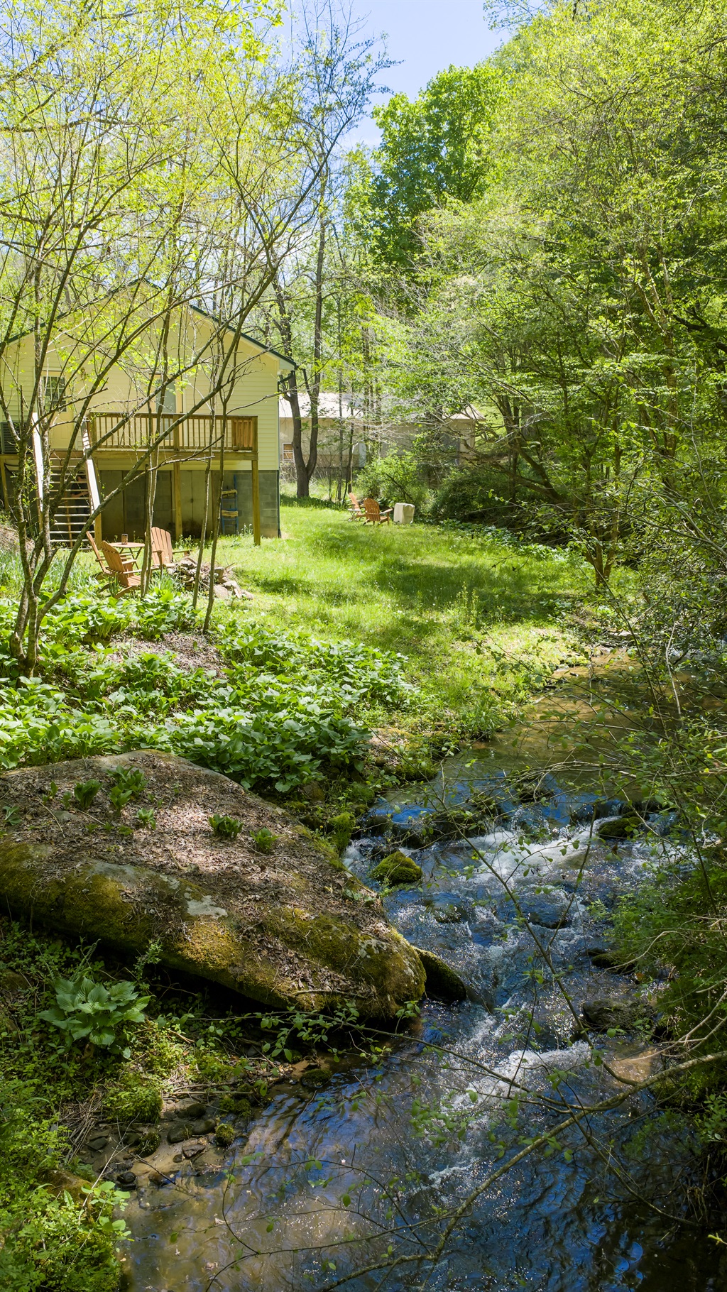 Gather around the wood-burning fire pit and enjoy the crackle of a classic campfire by Yellow Creek.