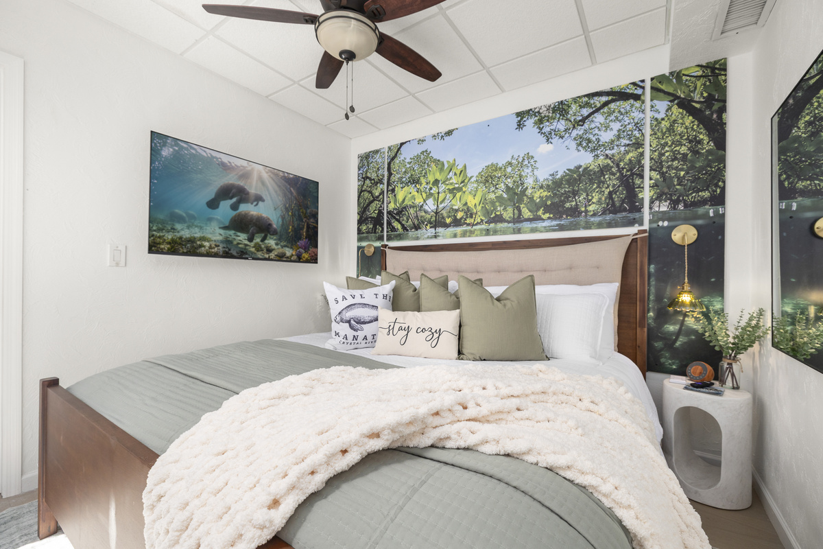 The 5th bedroom is the Mangrove themed room, with a king size bed, and of course a TV.