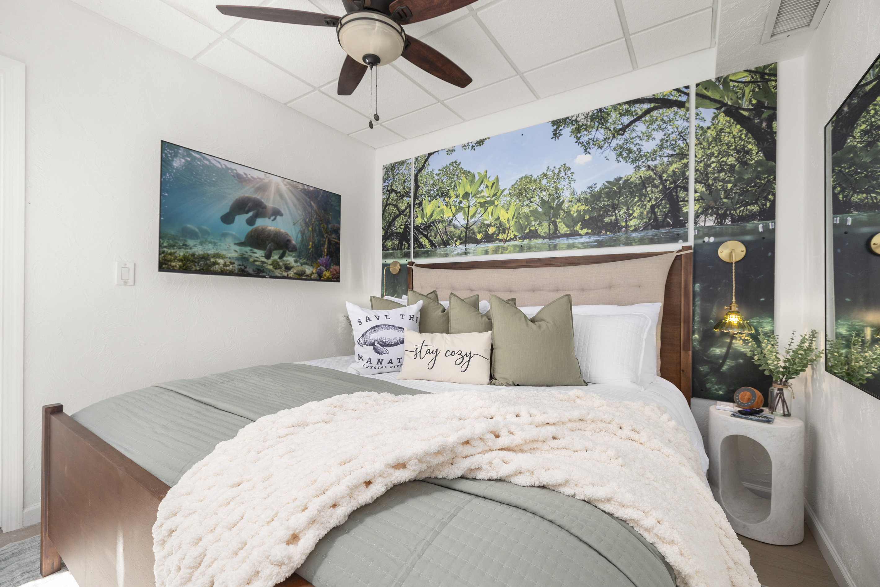 The 5th bedroom is the Mangrove themed room, with a king size bed, and of course a TV.