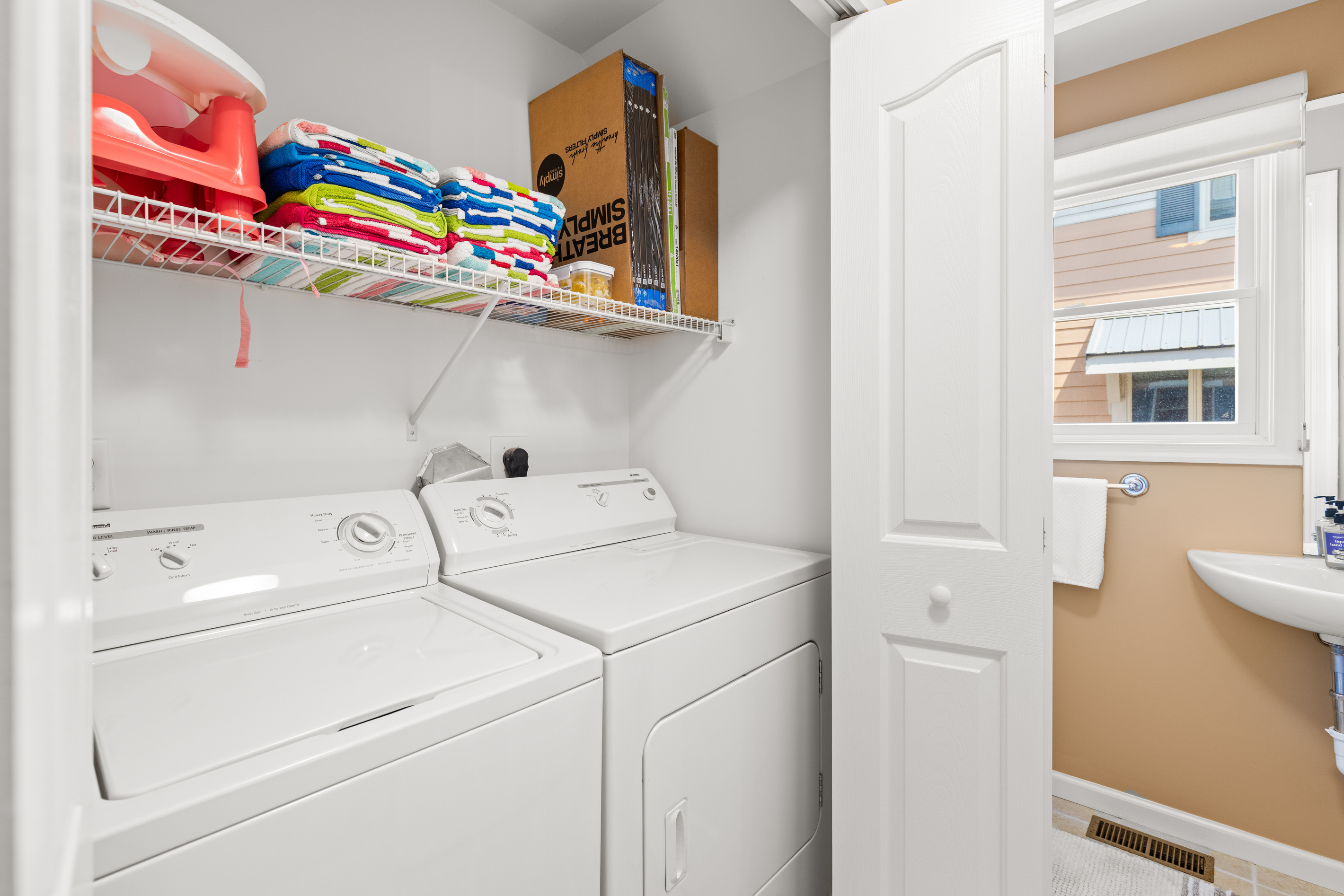 Washer/Dryer with Beach Towels