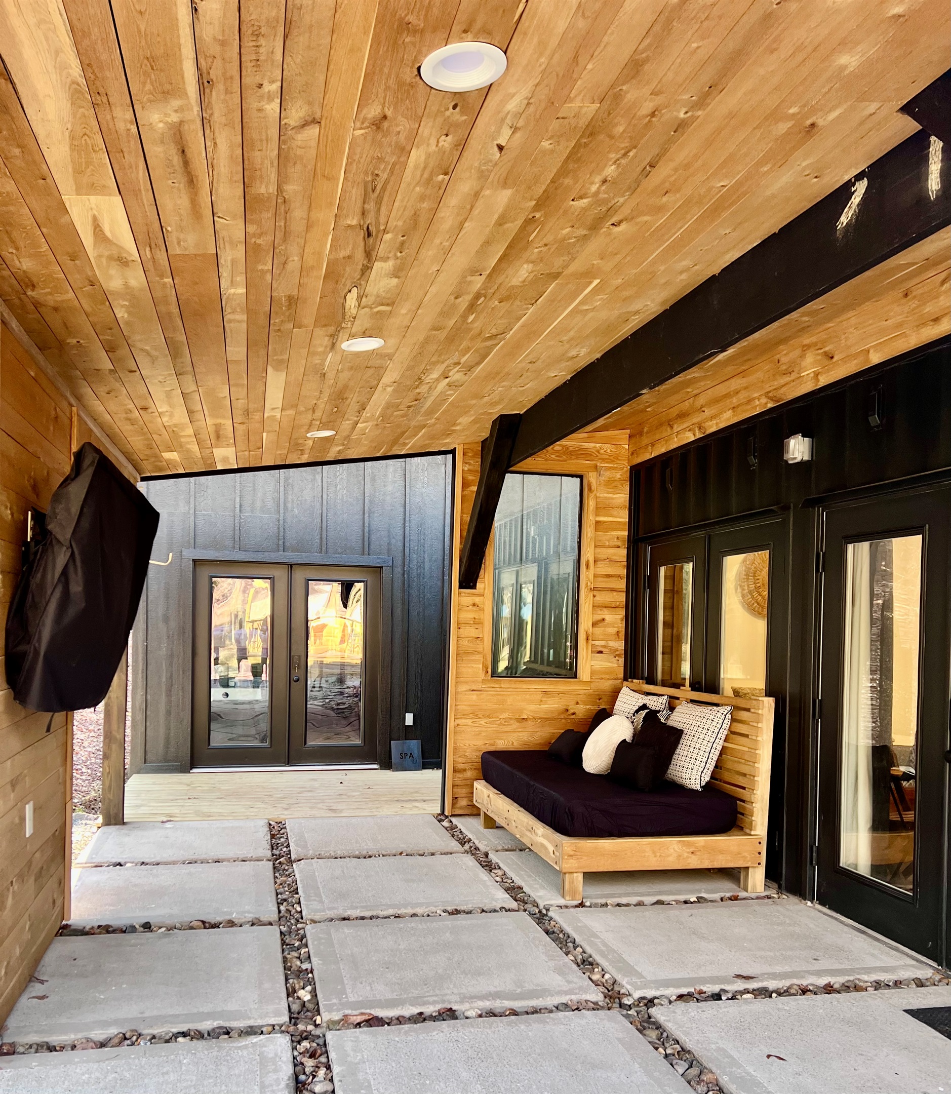 Outdoor patio with day bed and T.V.