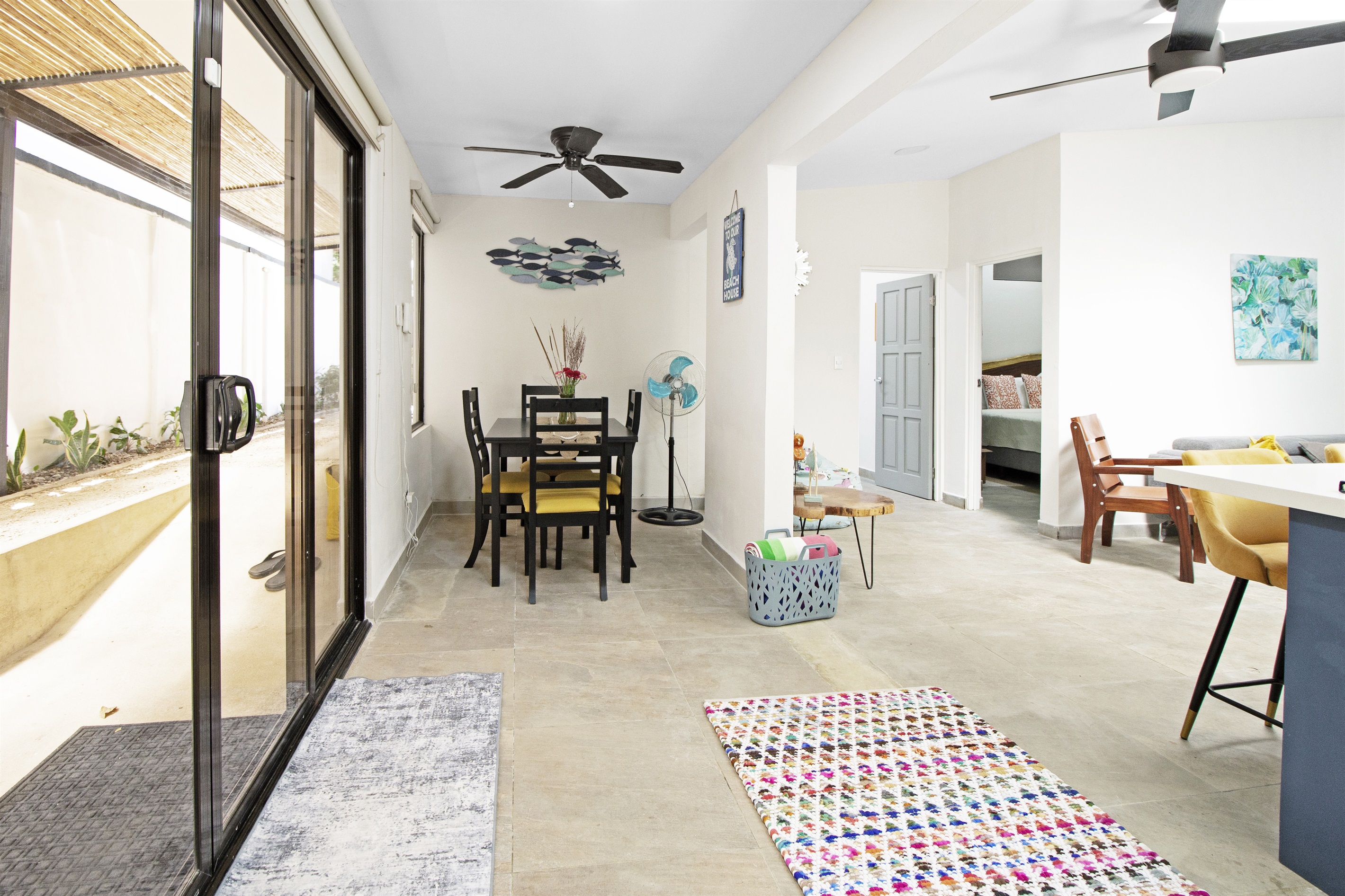Cozy dining area seats 4 