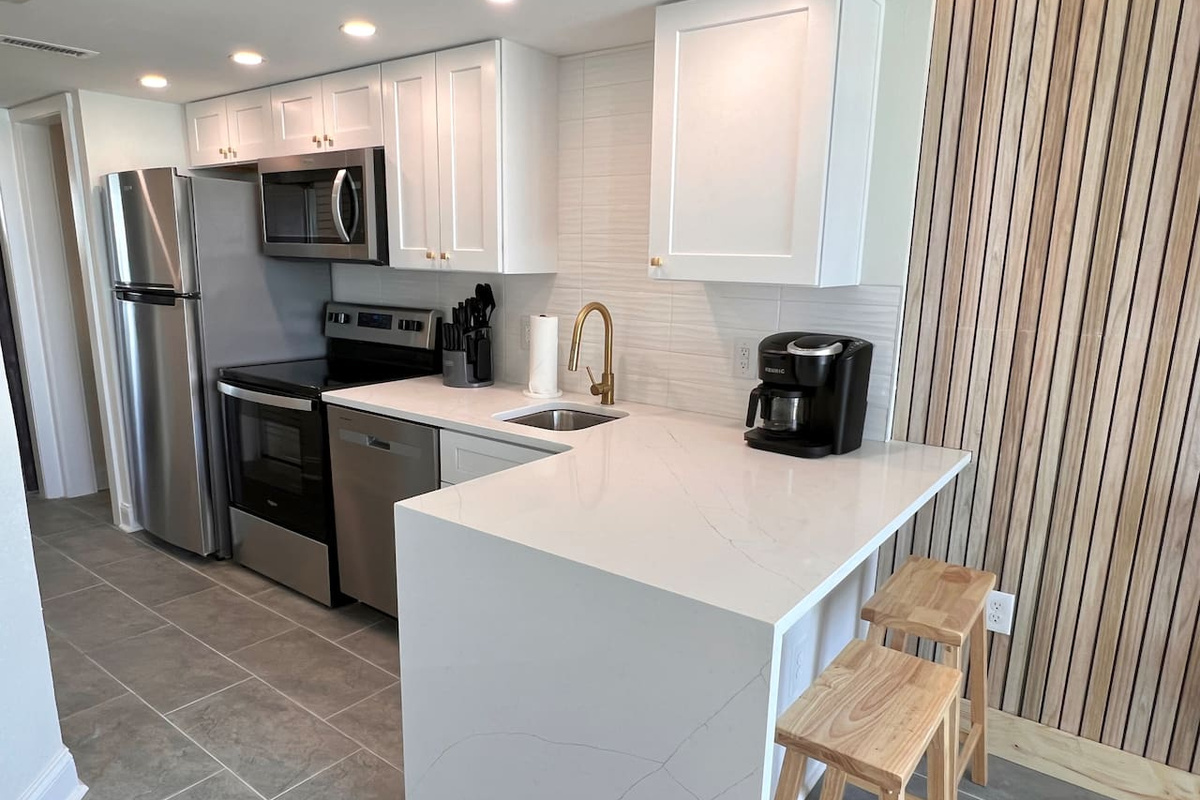 Beautiful New Kitchen Stocked with essentials to cook