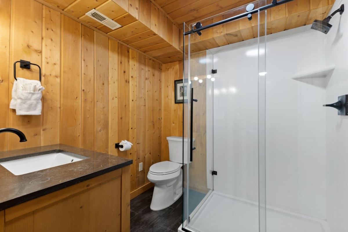 Ensuite Bathroom 1