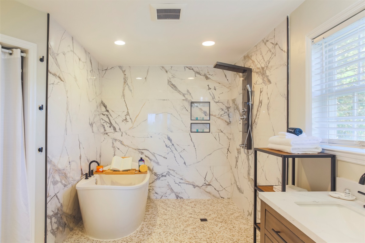 Convenient tub and shower combo designed for comfort and flexibility.