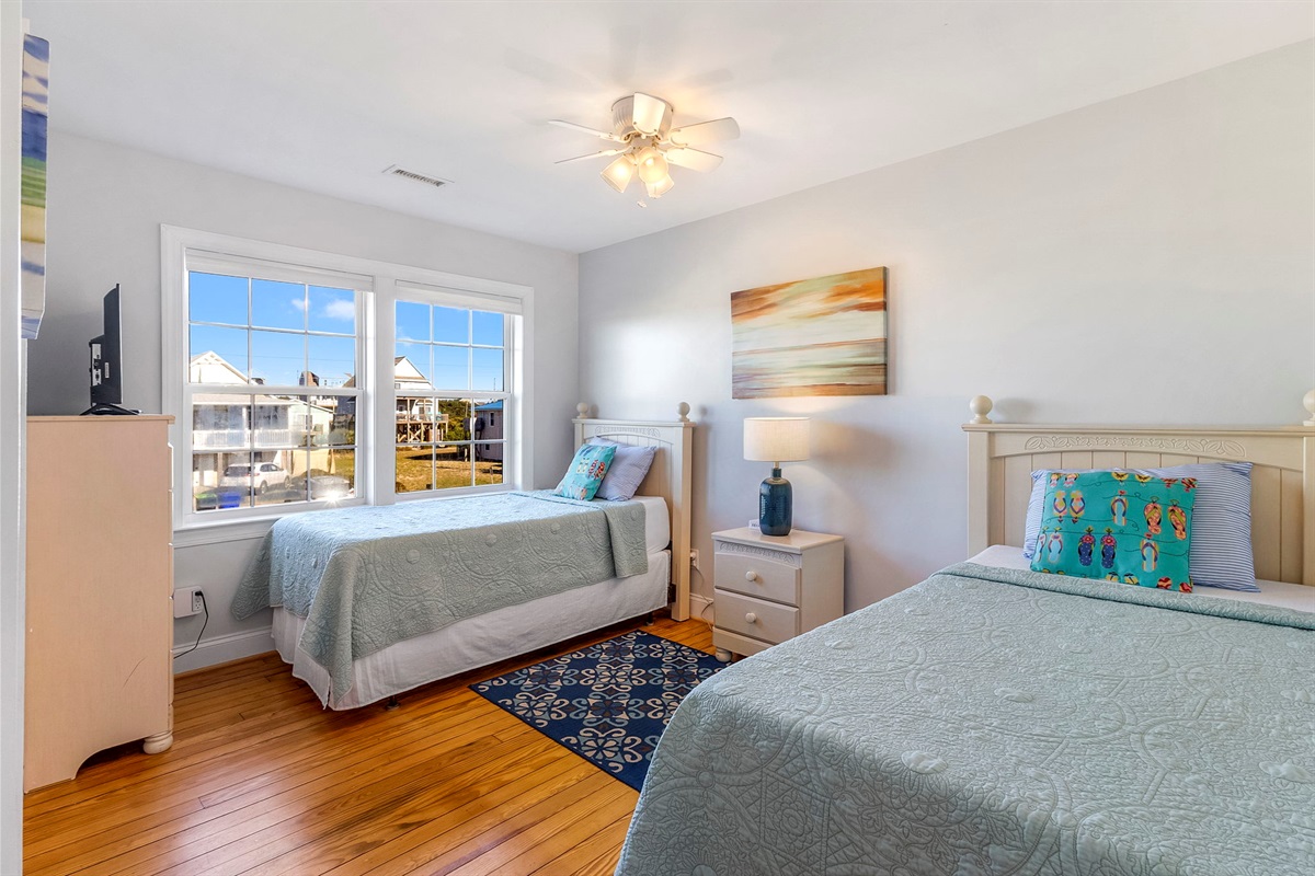 The twin bedroom offers stunning sunset views over the sound, as well as  two comfortable twin beds, a jack and jill shared bathroom and streaming tv