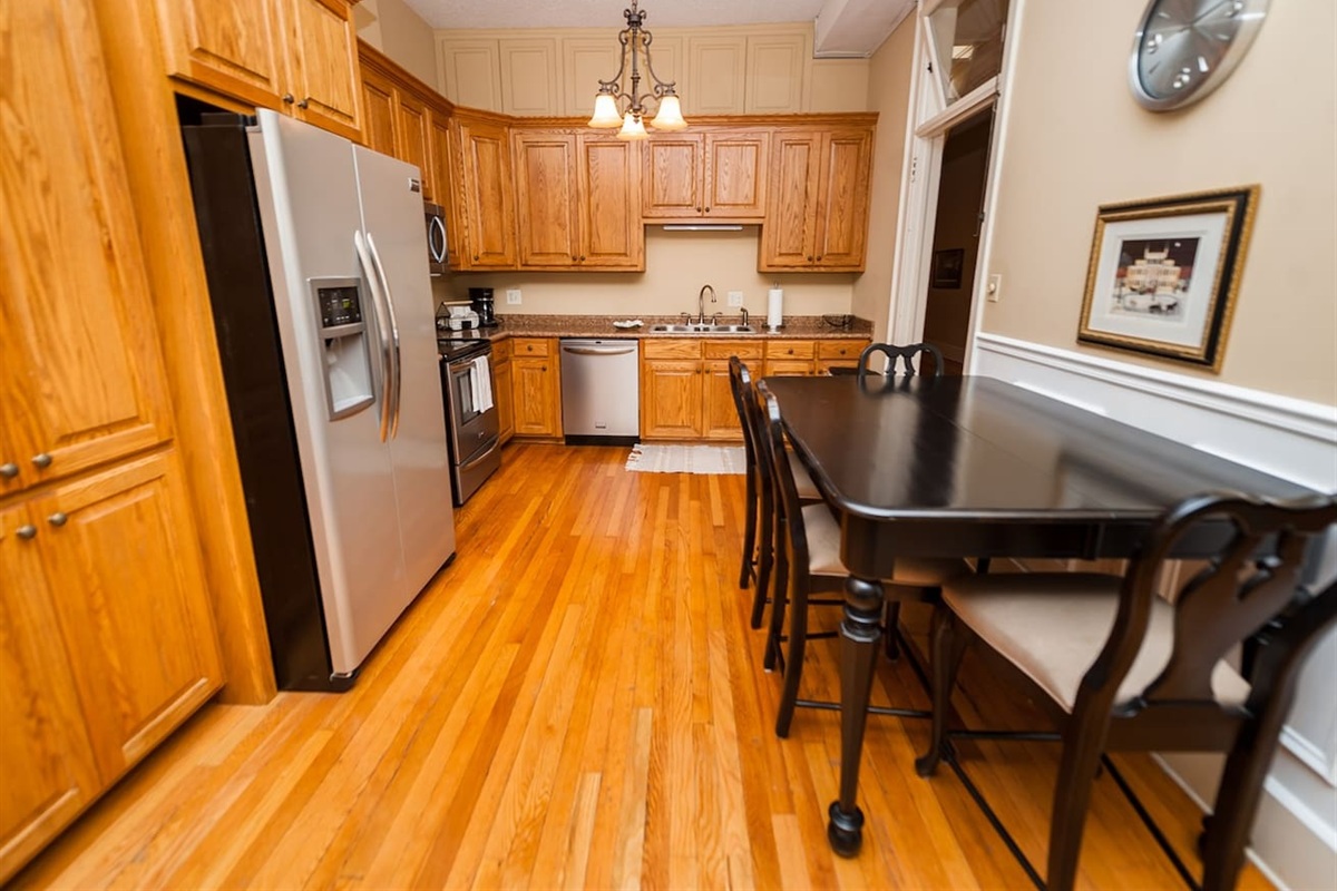 Kitchen Table/Kitchen
