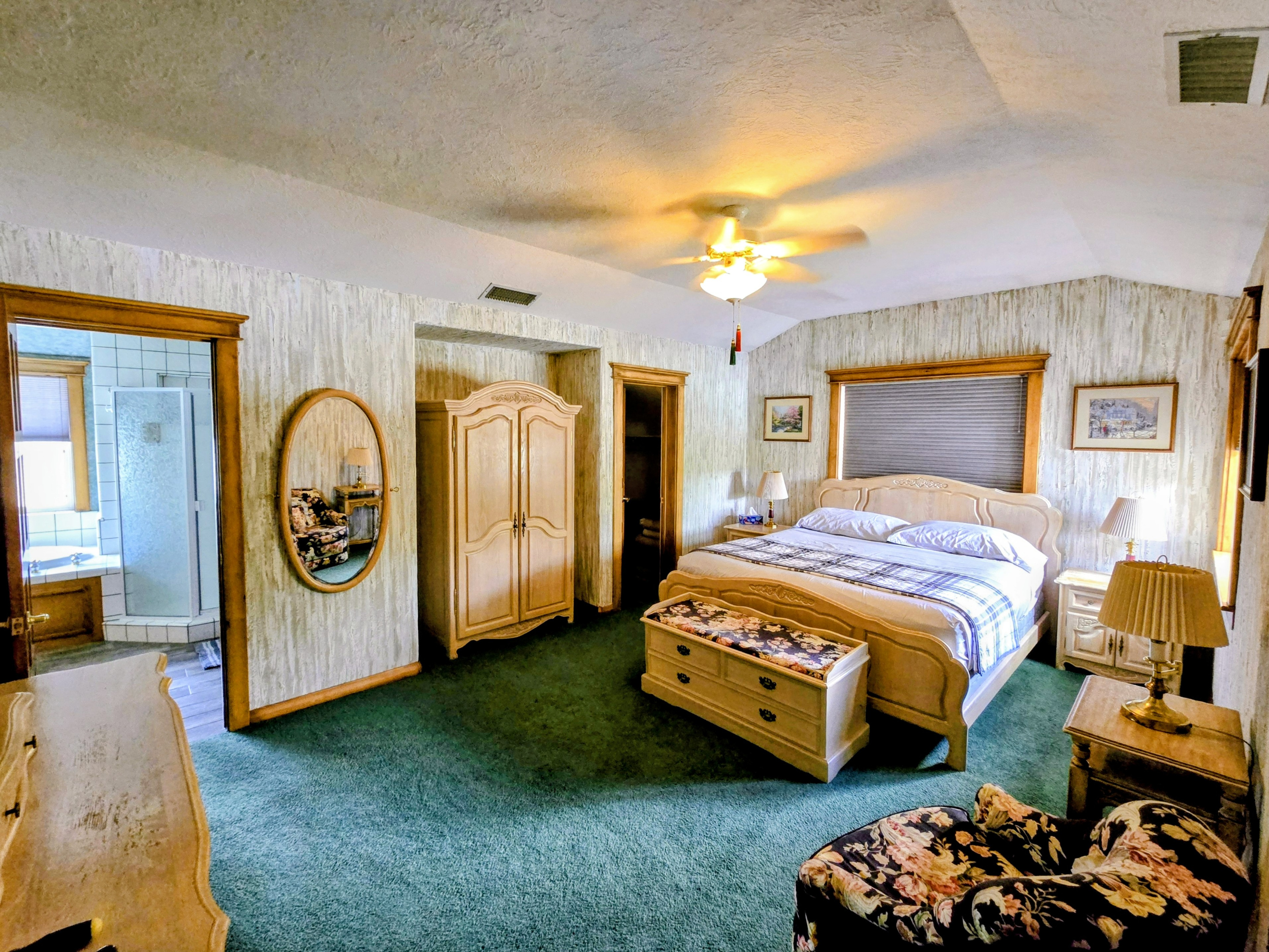 4th bedroom- Master bedroom with on suite bathroom