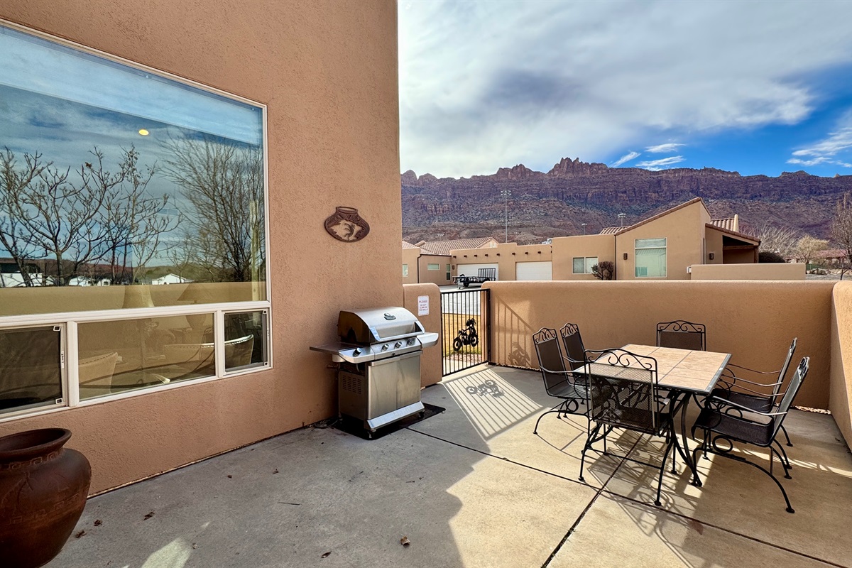 Spacious Patio with Red Rock Views!