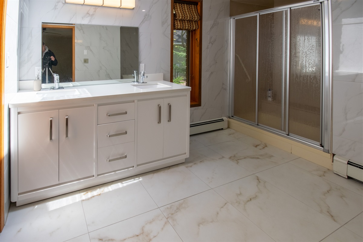 3da99d7c8eb342b98de7ca7c37a5b0ca Large