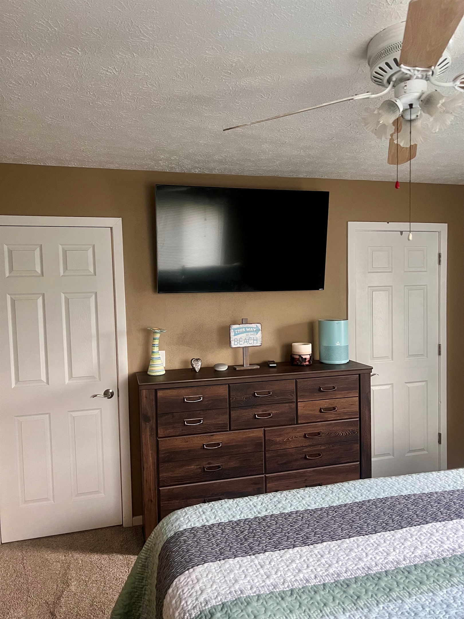 Dresser for guest use