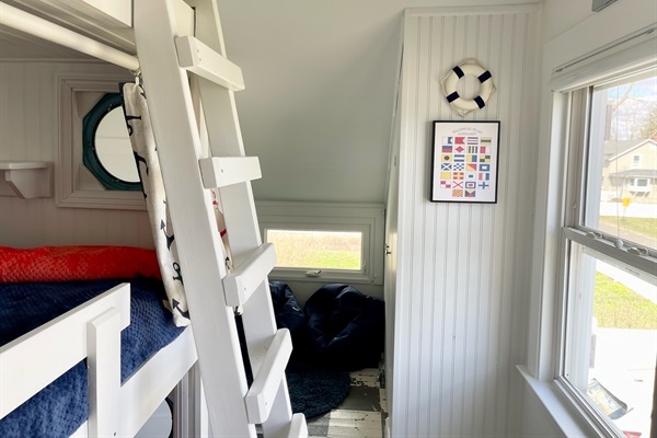 Third bedroom - bunk room with reading nook