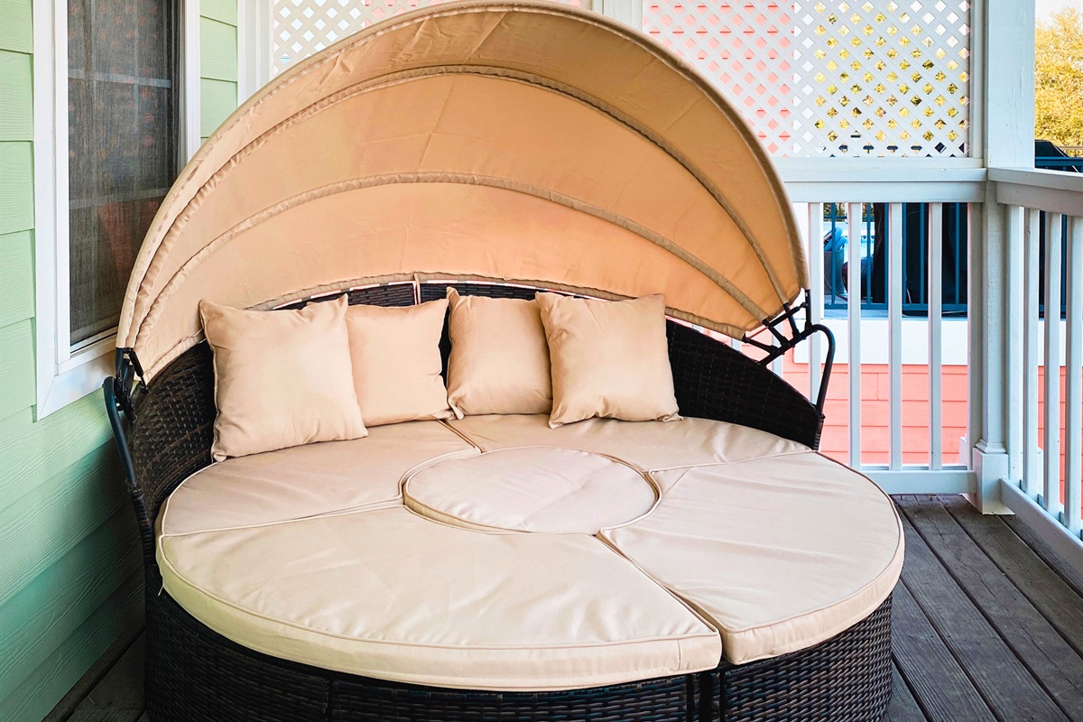 [#Deck] Lounge on the deck's day bed with a loved one, perfect for stargazing or enjoying private moments. Book now for a serene and romantic retreat under the stars! #beachbliss #stargaze
