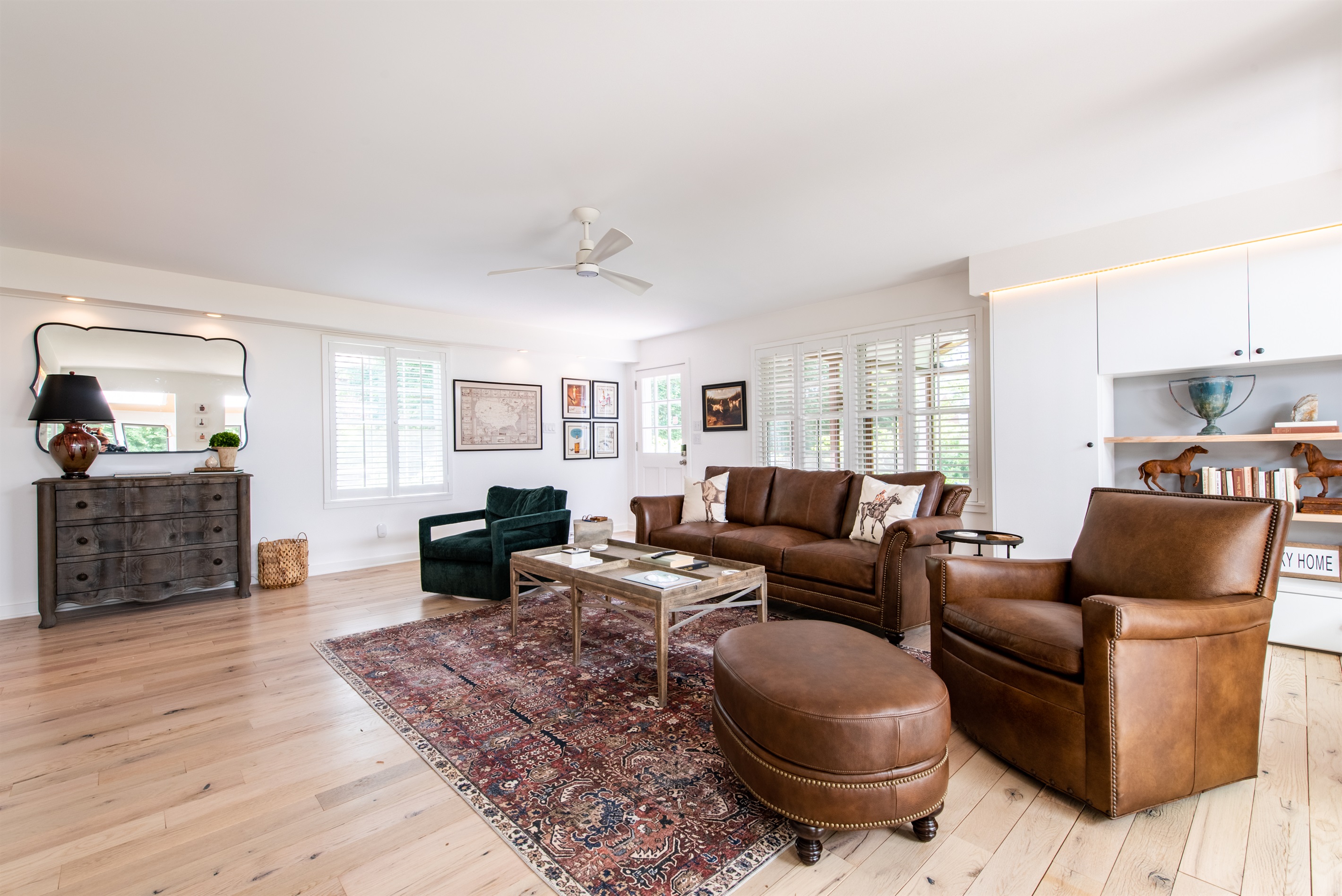 Leather sofa in bourbon tones—rich, warm, and effortlessly stylish.