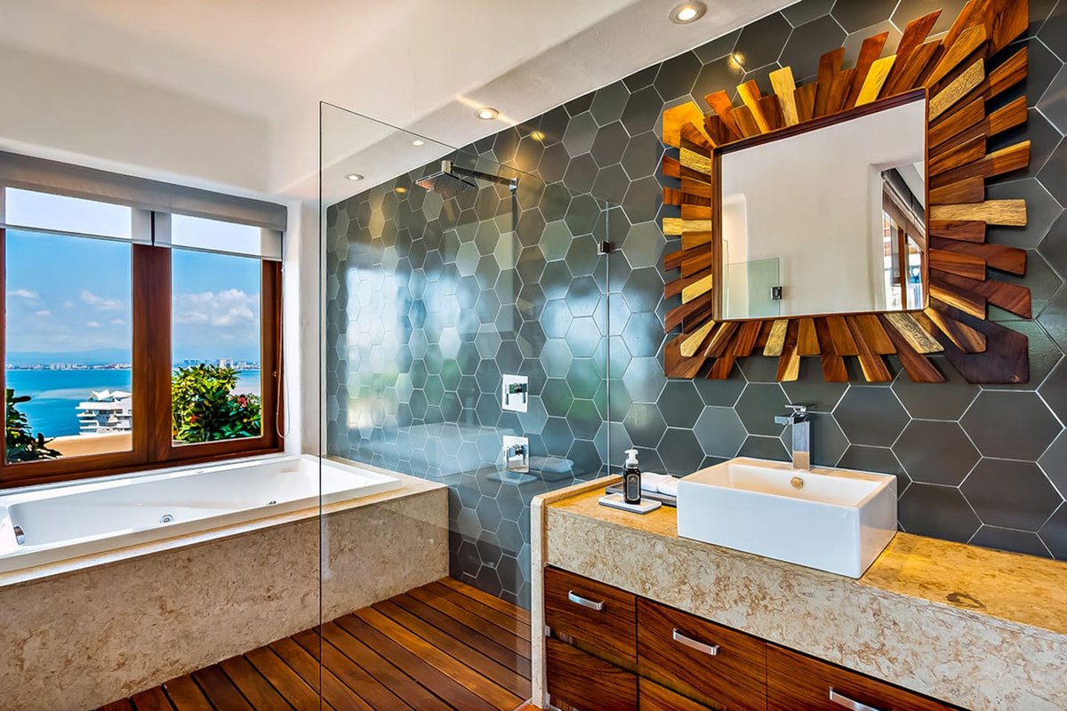 Suite 5 Bathroom