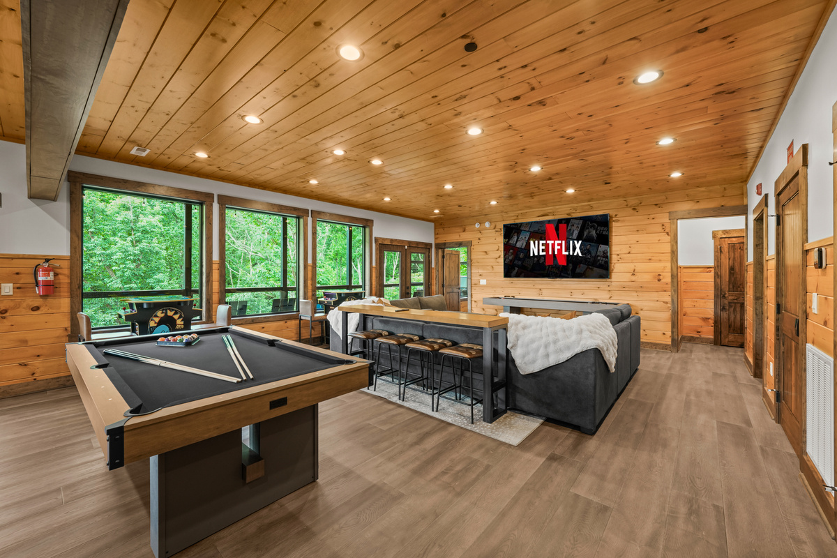 The perfect hangout after a day exploring the Smokies. Watch movies or the big game on the massive 100-inch TV, relax on the plush sectional, or grab a drink at the bar-top seating. Enjoy hours of fun with pool, shuffleboard, foosball, and classic arcade t