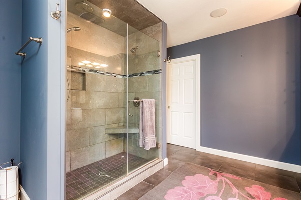 The Irish Grand | 4BR Home | 0.5 Mi to Campus | Sleeps 20, photo 25
