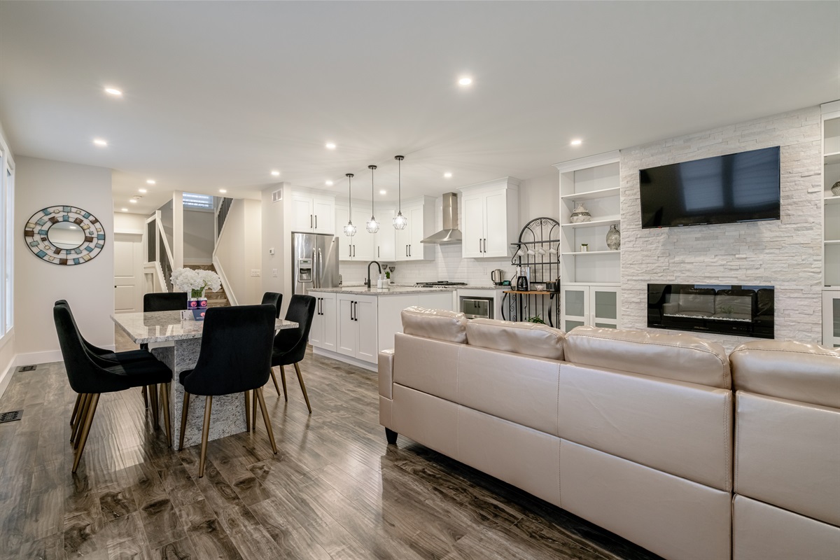 Cozy Living Area with fireplace and Smart Tv