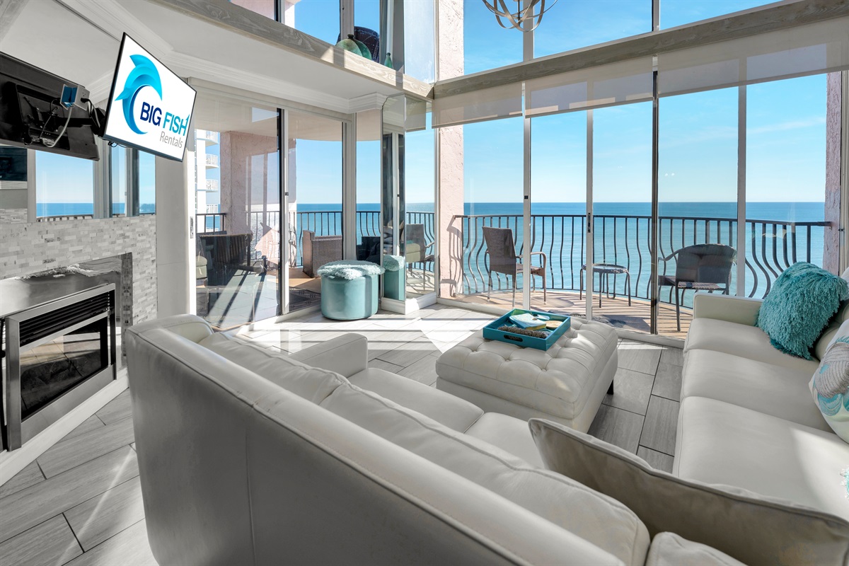 Amazing Living Room with Stunning Views🌊☀️