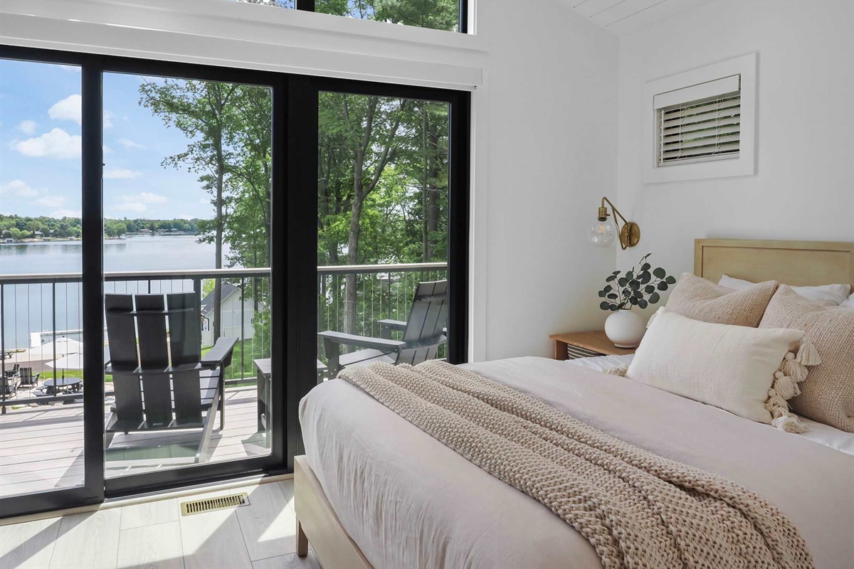 Queen Bedroom (Primary)