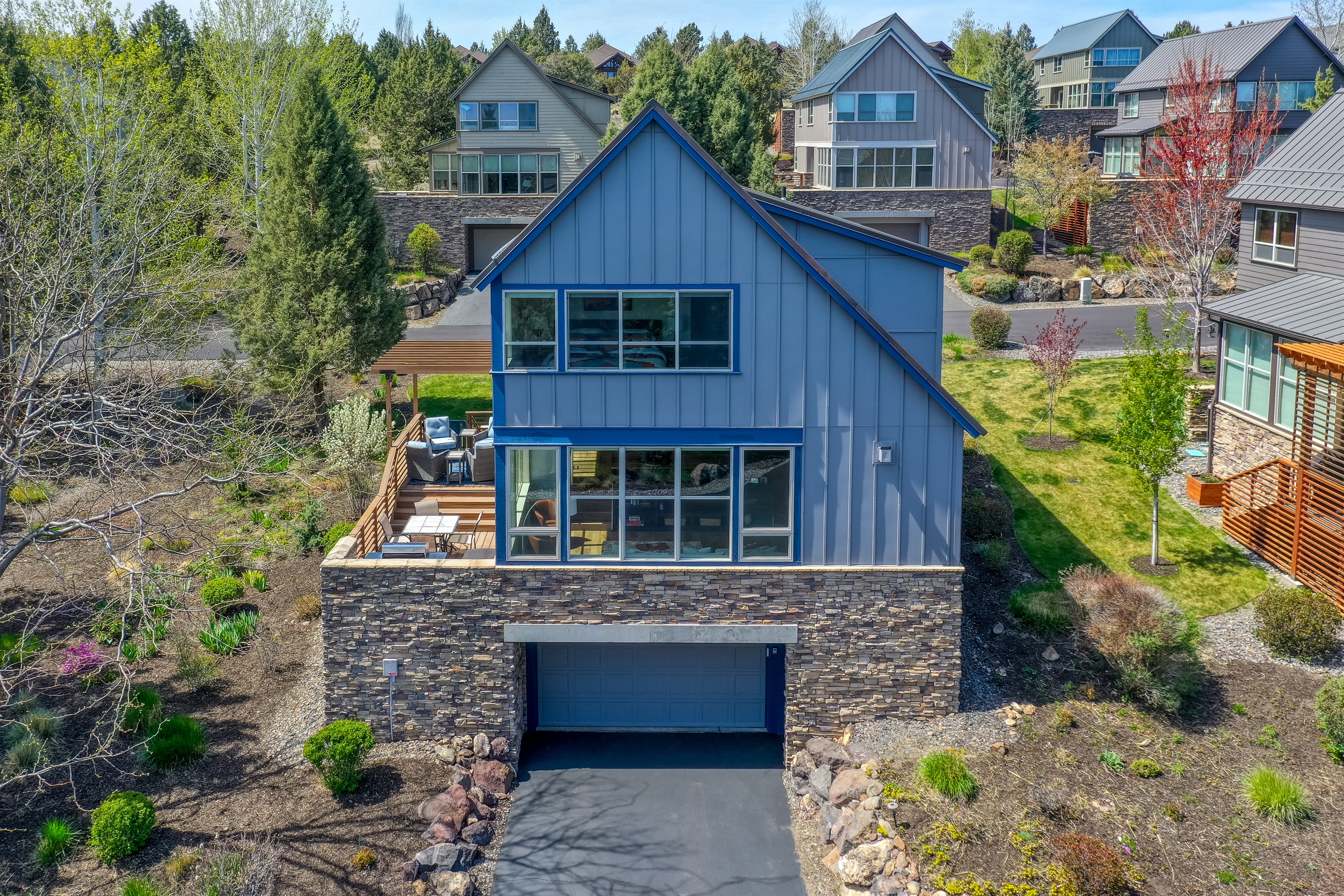 Sun, space, and serenity. ☀️🌿
A spacious exterior deck perfect for soaking up the sun and relaxing outdoors.