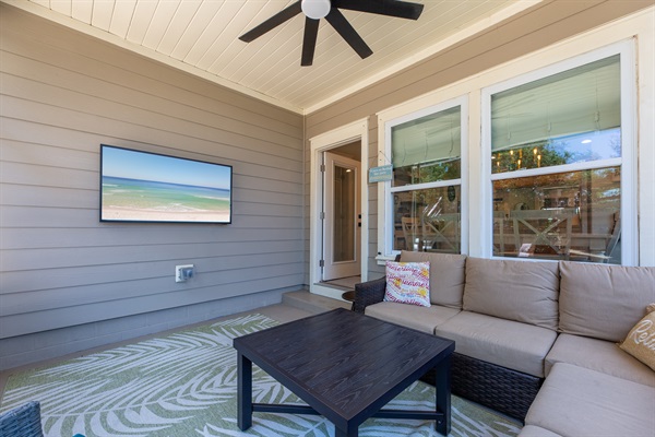 Outdoor TV, perfect for a coffee break or family movie night! 