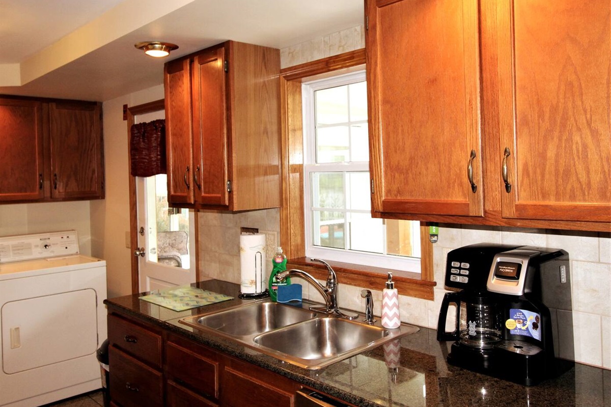Kitchen with combo K-cup/pot coffee brewer