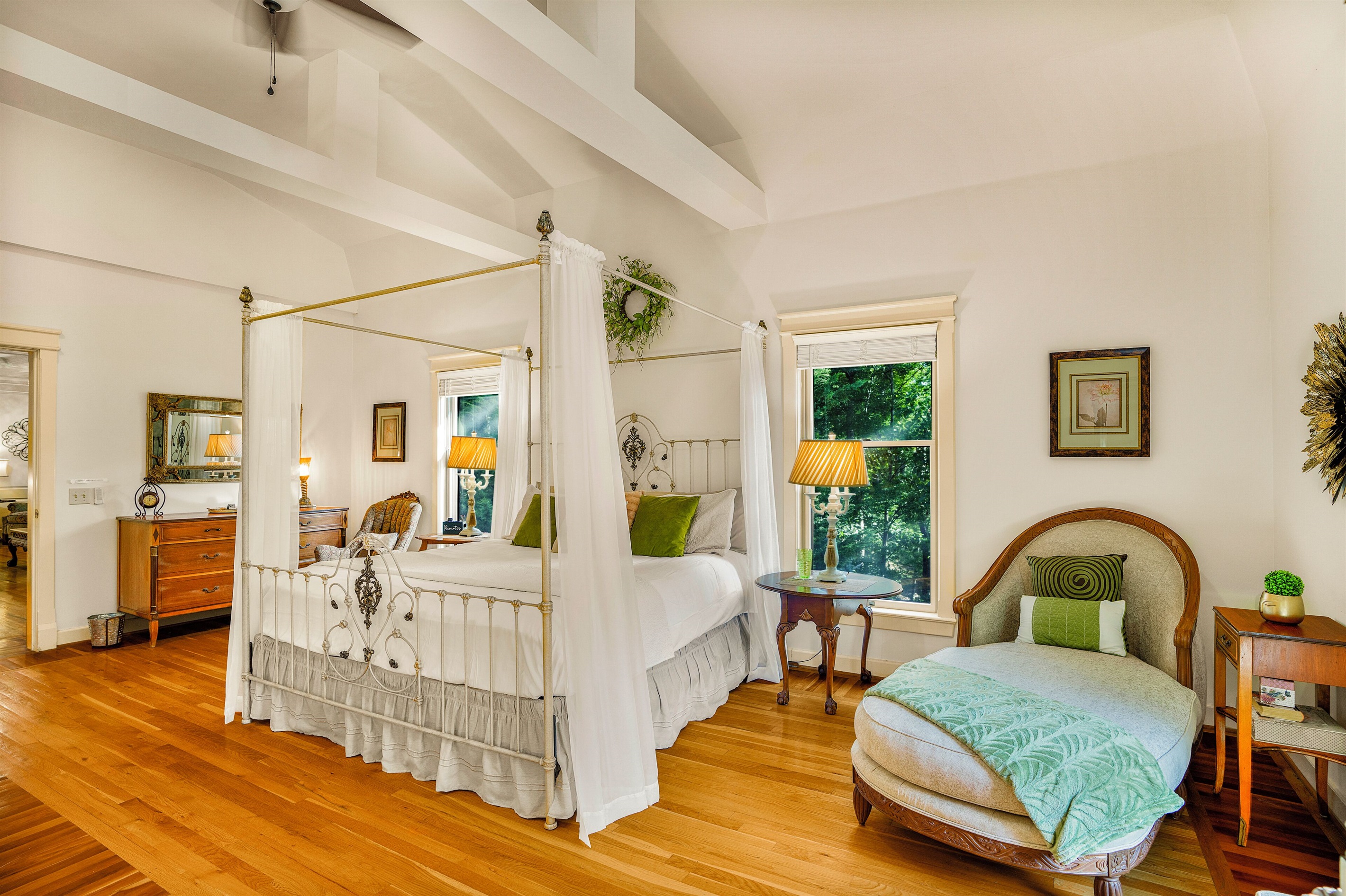 BR1: Main level master with king and queen beds and ensuite bathroom
