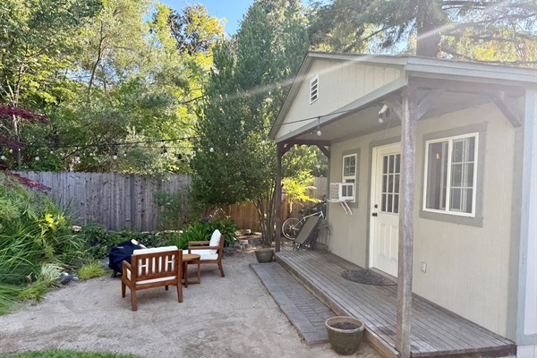 Sunlit side patio w/ easy outdoor seating for morning coffee