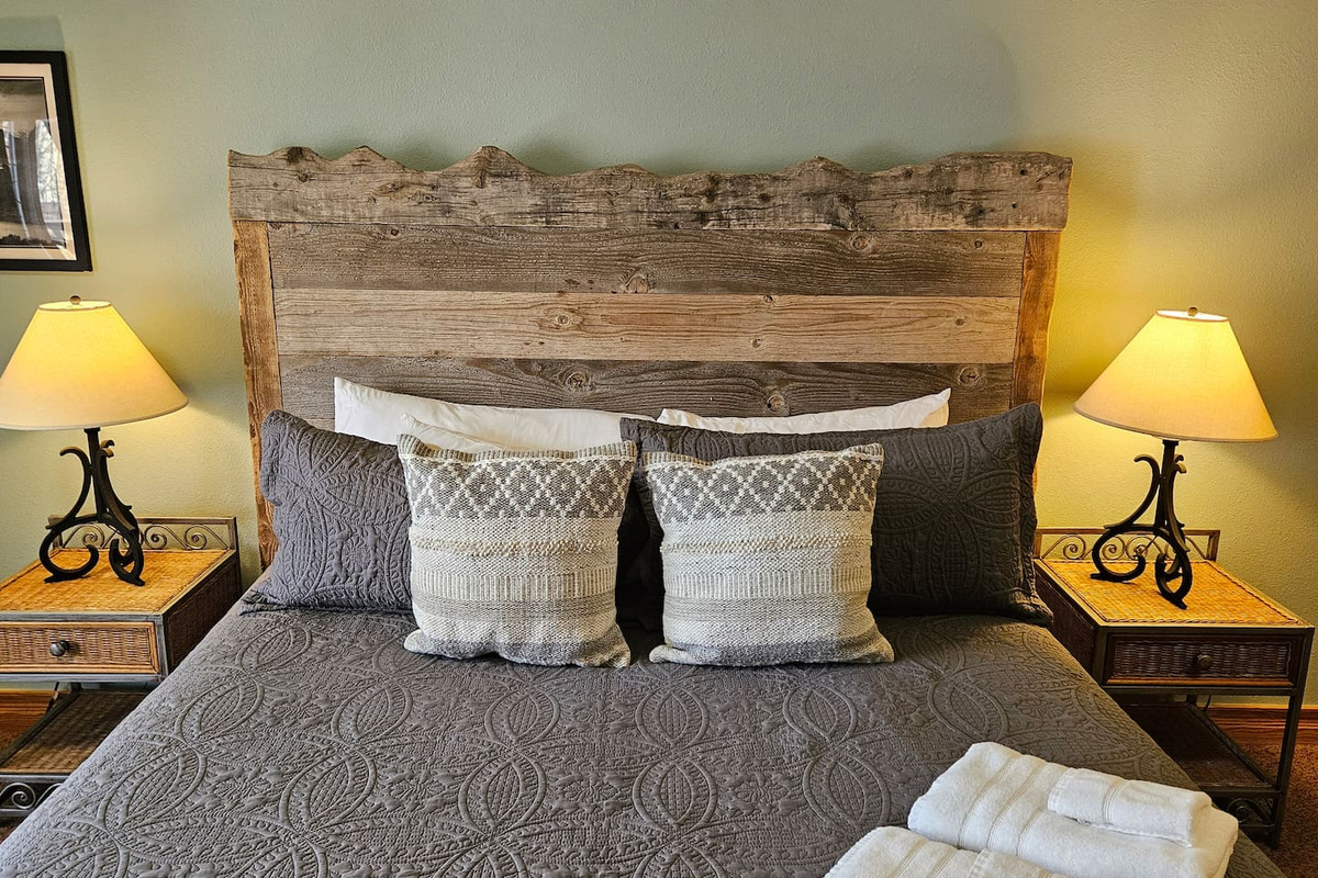 Very comfortable king bed mattress with Turkish cotton linens. 