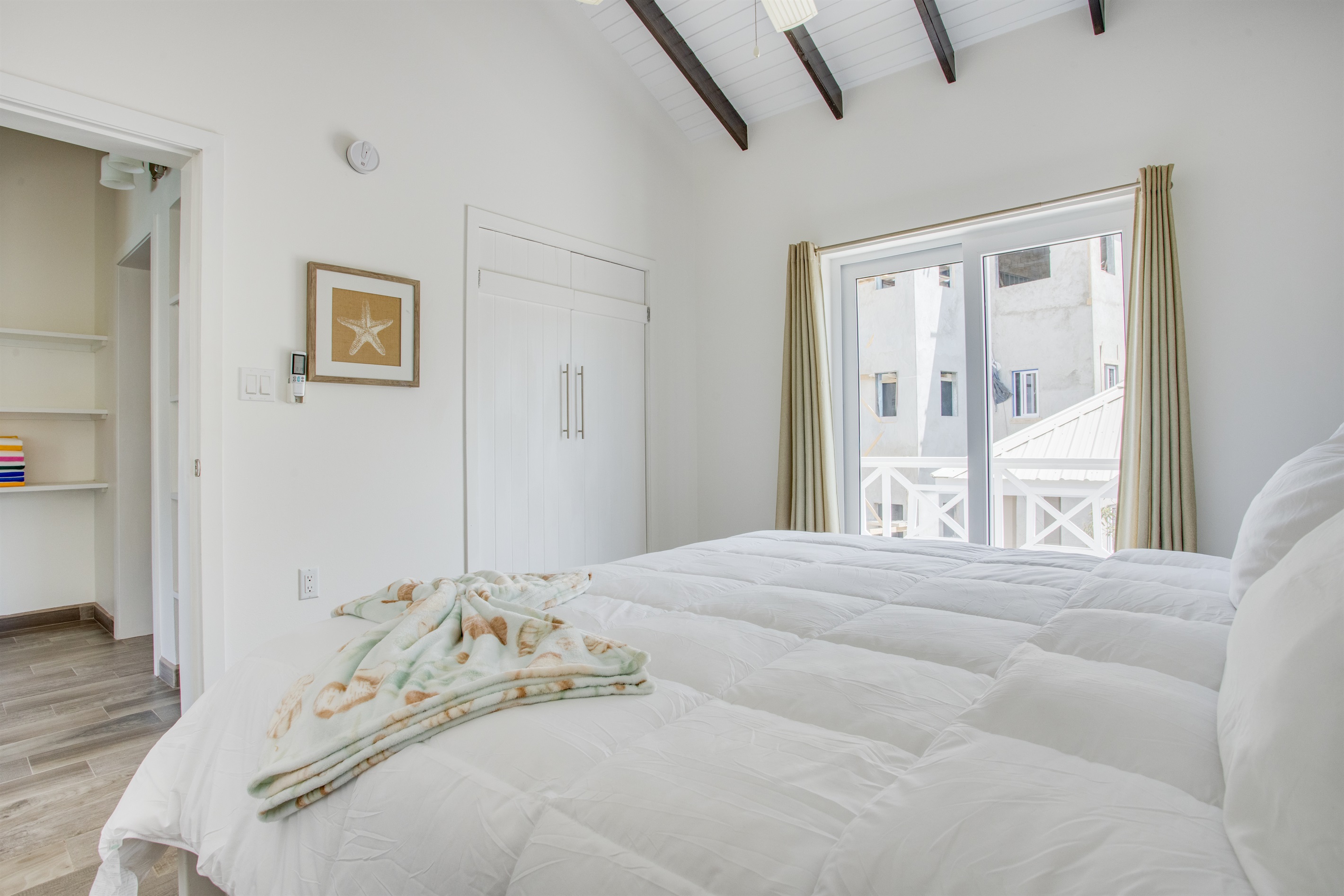 Second floor promary bedroom