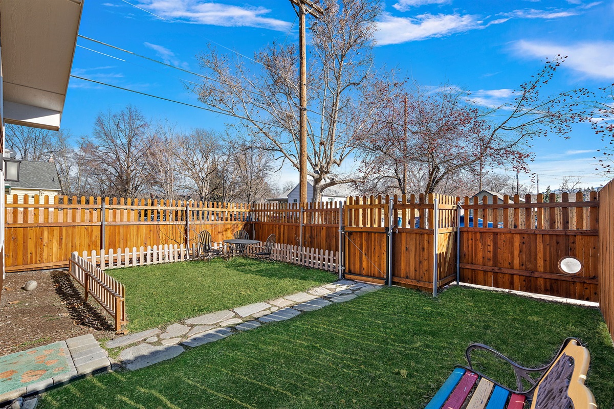 Front yard, fully enclosed