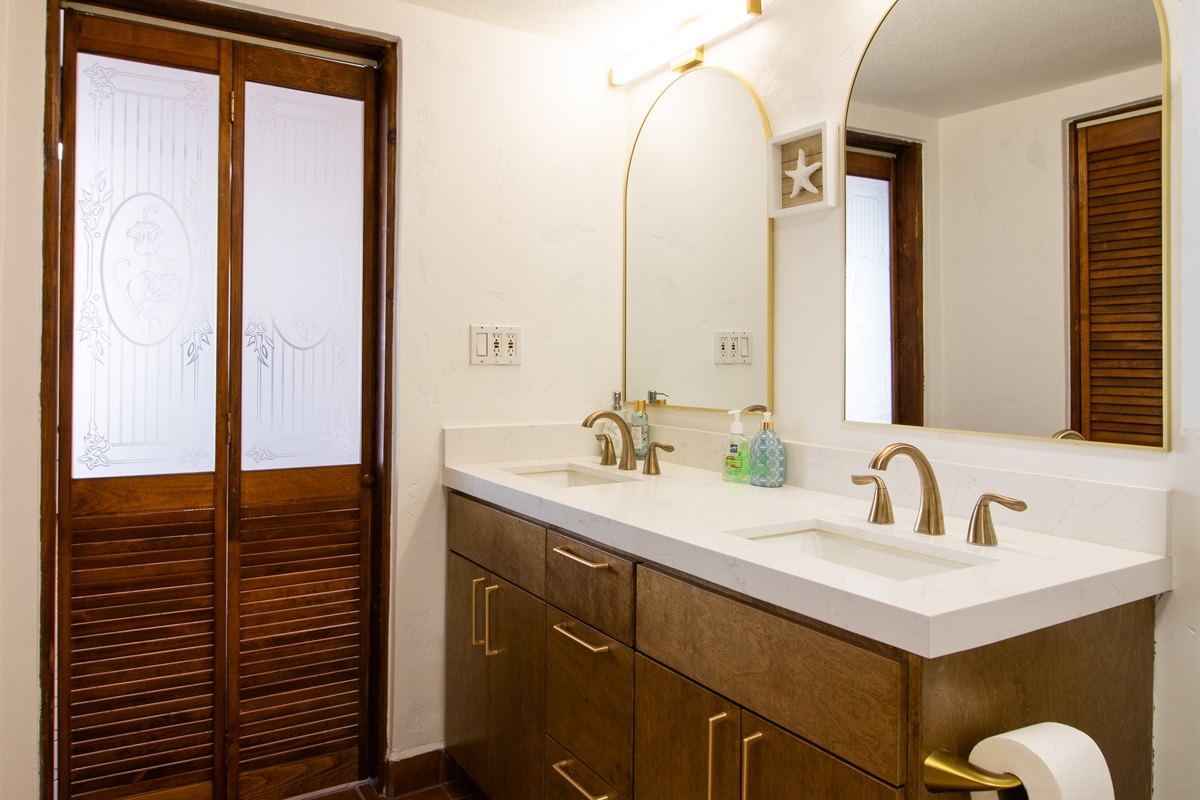 Principal Bedroom en suite Bathroom